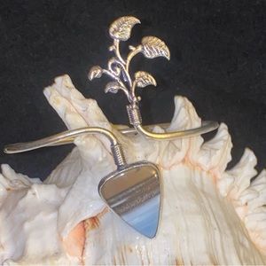 Owhyee statement Flowers Leaf cuff